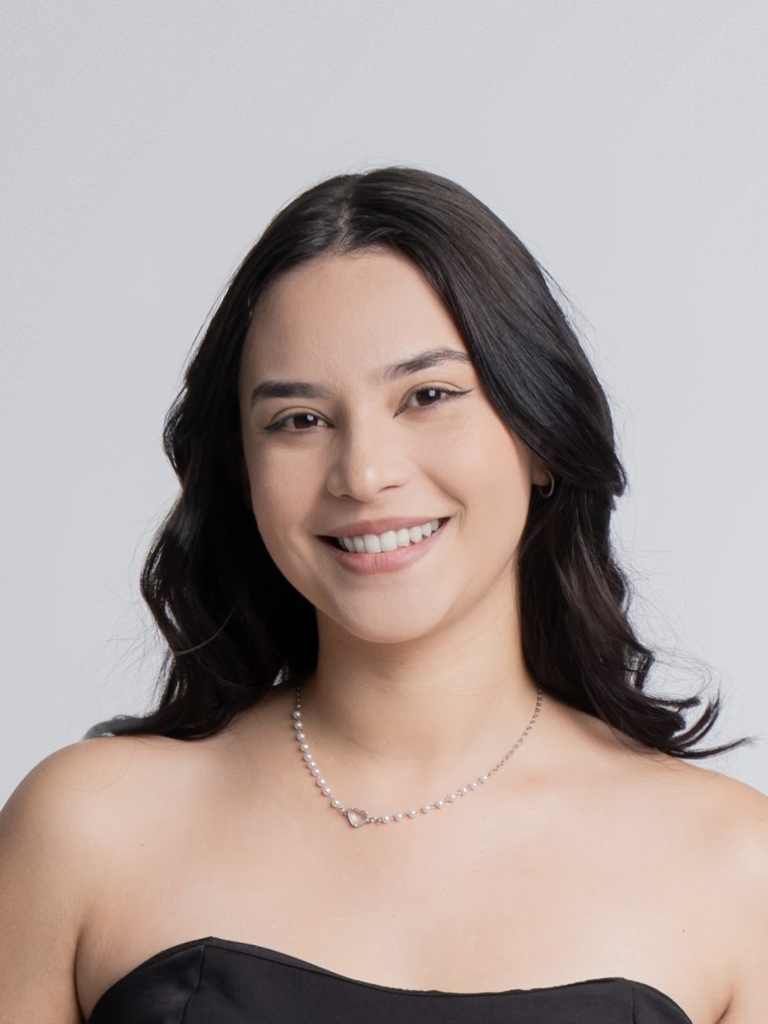 Erika Andrade — foto editável